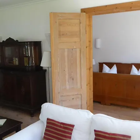 Gut-rattelvitz-parterre-c-hochwertig-sauna-kamin-etankstelle-spielscheune-15-000qm-parkland * Gingst