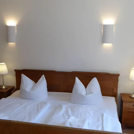 Gut-rattelvitz-parterre-c-hochwertig-sauna-kamin-etankstelle-spielscheune-15-000qm-parkland Gingst