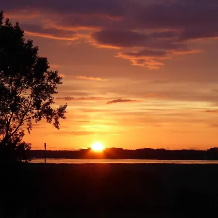 Lejlighed Gut-rattelvitz-parterre-c-hochwertig-sauna-kamin-etankstelle-spielscheune-15-000qm-parkland *