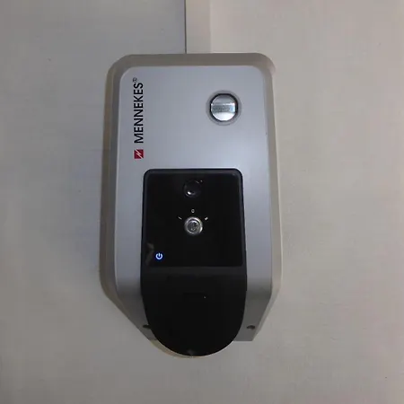 Gut-rattelvitz-parterre-c-hochwertig-sauna-kamin-etankstelle-spielscheune-15-000qm-parkland Gingst