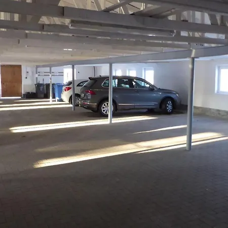 Gut-rattelvitz-parterre-c-hochwertig-sauna-kamin-etankstelle-spielscheune-15-000qm-parkland