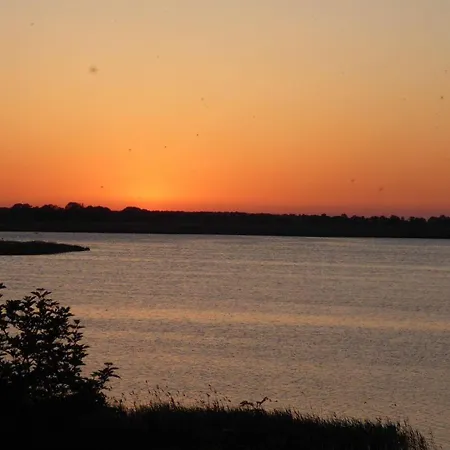 Gut-rattelvitz-parterre-c-hochwertig-sauna-kamin-etankstelle-spielscheune-15-000qm-parkland Lejlighed