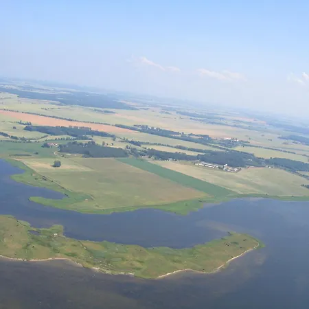 Gut-rattelvitz-parterre-c-hochwertig-sauna-kamin-etankstelle-spielscheune-15-000qm-parkland * Gingst