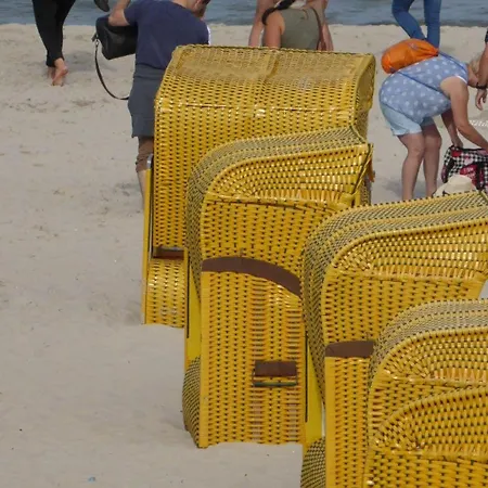 Gut-rattelvitz-parterre-c-hochwertig-sauna-kamin-etankstelle-spielscheune-15-000qm-parkland Gingst