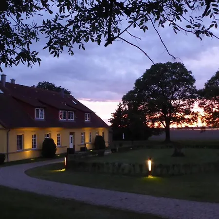 Lejlighed Gut-rattelvitz-parterre-c-hochwertig-sauna-kamin-etankstelle-spielscheune-15-000qm-parkland Gingst