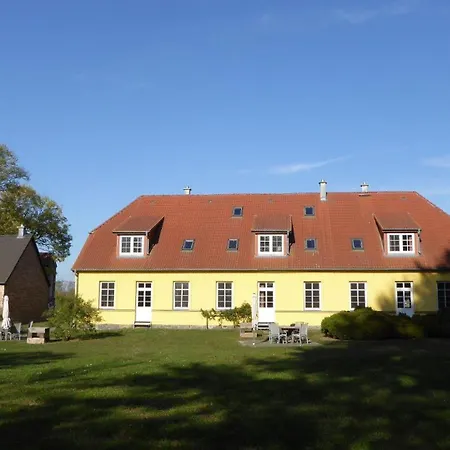 Lejlighed Gut-rattelvitz-parterre-c-hochwertig-sauna-kamin-etankstelle-spielscheune-15-000qm-parkland