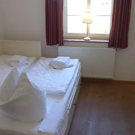 Lejlighed Gut-rattelvitz-parterre-c-hochwertig-sauna-kamin-etankstelle-spielscheune-15-000qm-parkland Gingst