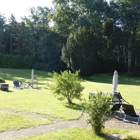 Gut-rattelvitz-parterre-c-hochwertig-sauna-kamin-etankstelle-spielscheune-15-000qm-parkland