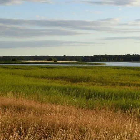 Gut-rattelvitz-parterre-c-hochwertig-sauna-kamin-etankstelle-spielscheune-15-000qm-parkland Lejlighed *