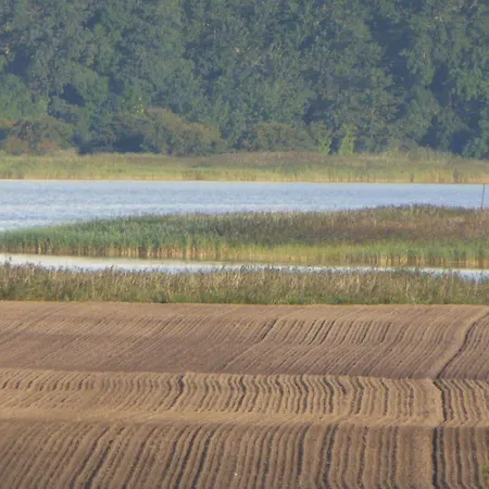 Lejlighed Gut-rattelvitz-parterre-c-hochwertig-sauna-kamin-etankstelle-spielscheune-15-000qm-parkland Gingst