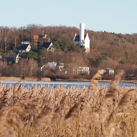 Gut-rattelvitz-parterre-c-hochwertig-sauna-kamin-etankstelle-spielscheune-15-000qm-parkland *