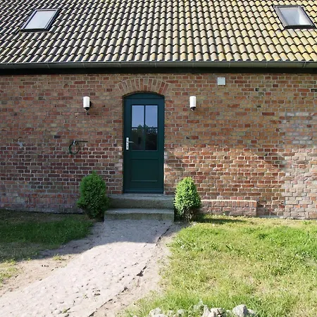 Gut-rattelvitz-parterre-c-hochwertig-sauna-kamin-etankstelle-spielscheune-15-000qm-parkland Lejlighed