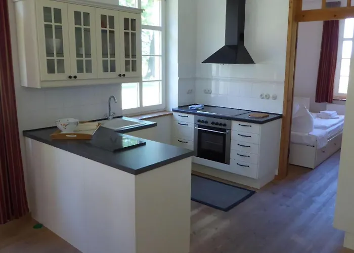 Lägenhet Gut-rattelvitz-parterre-c-hochwertig-sauna-kamin-etankstelle-spielscheune-15-000qm-parkland *