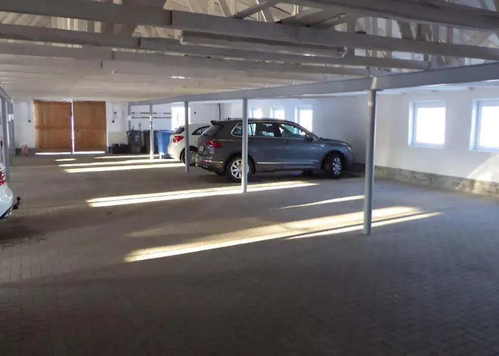 Gut-rattelvitz-parterre-c-hochwertig-sauna-kamin-etankstelle-spielscheune-15-000qm-parkland