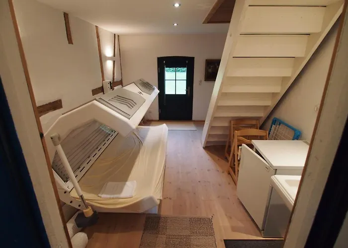 Lägenhet Gut-rattelvitz-parterre-c-hochwertig-sauna-kamin-etankstelle-spielscheune-15-000qm-parkland *