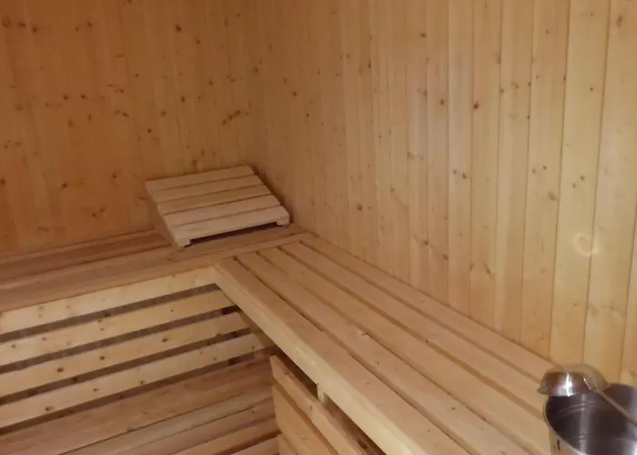 Gut-rattelvitz-parterre-c-hochwertig-sauna-kamin-etankstelle-spielscheune-15-000qm-parkland Lägenhet *