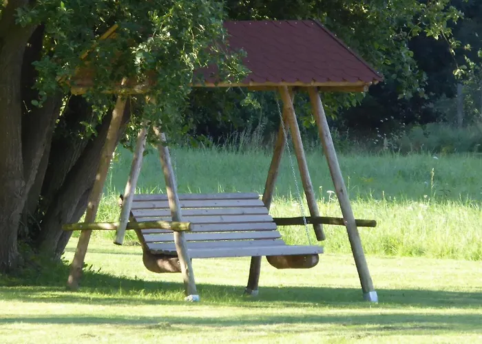 Gut-rattelvitz-parterre-c-hochwertig-sauna-kamin-etankstelle-spielscheune-15-000qm-parkland Lägenhet Gingst