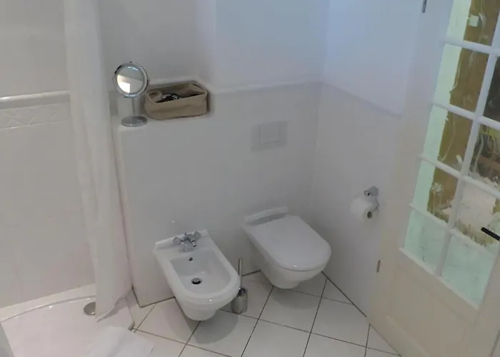 Lägenhet Gut-rattelvitz-parterre-c-hochwertig-sauna-kamin-etankstelle-spielscheune-15-000qm-parkland