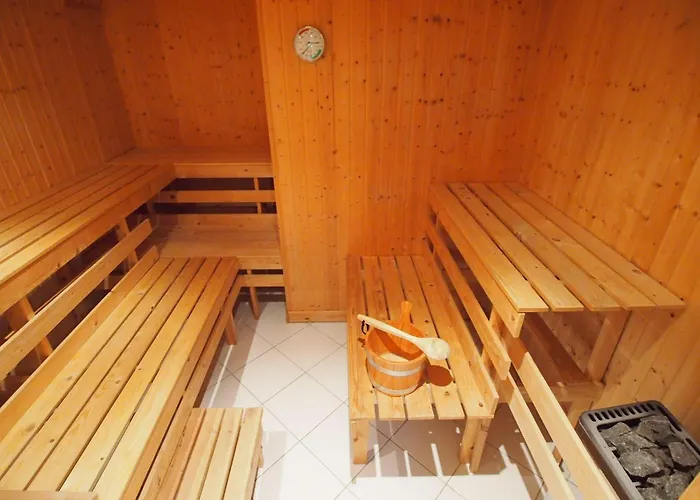 Gut-rattelvitz-parterre-c-hochwertig-sauna-kamin-etankstelle-spielscheune-15-000qm-parkland *