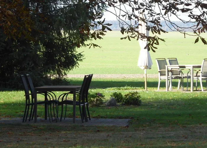 Gut-rattelvitz-parterre-c-hochwertig-sauna-kamin-etankstelle-spielscheune-15-000qm-parkland