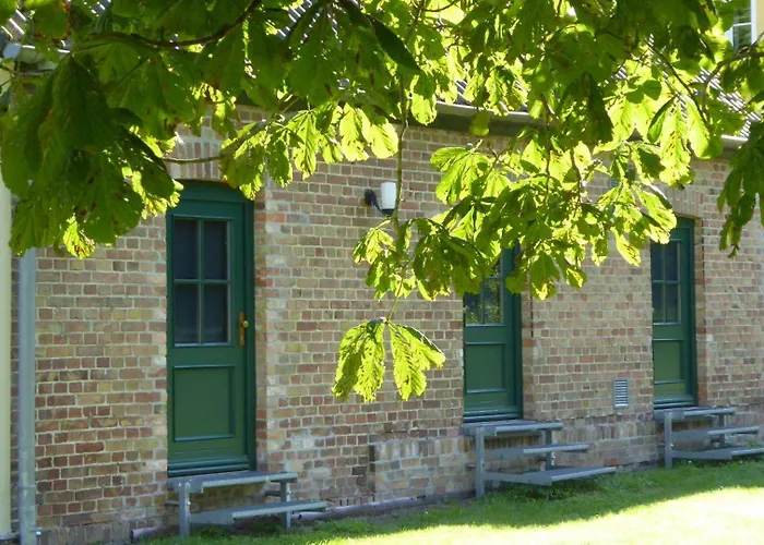 Lägenhet Gut-rattelvitz-parterre-c-hochwertig-sauna-kamin-etankstelle-spielscheune-15-000qm-parkland Gingst