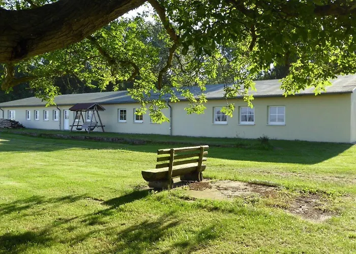 Gut-rattelvitz-parterre-c-hochwertig-sauna-kamin-etankstelle-spielscheune-15-000qm-parkland * Gingst