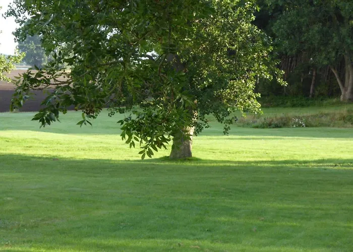 Lägenhet Gut-rattelvitz-parterre-c-hochwertig-sauna-kamin-etankstelle-spielscheune-15-000qm-parkland *